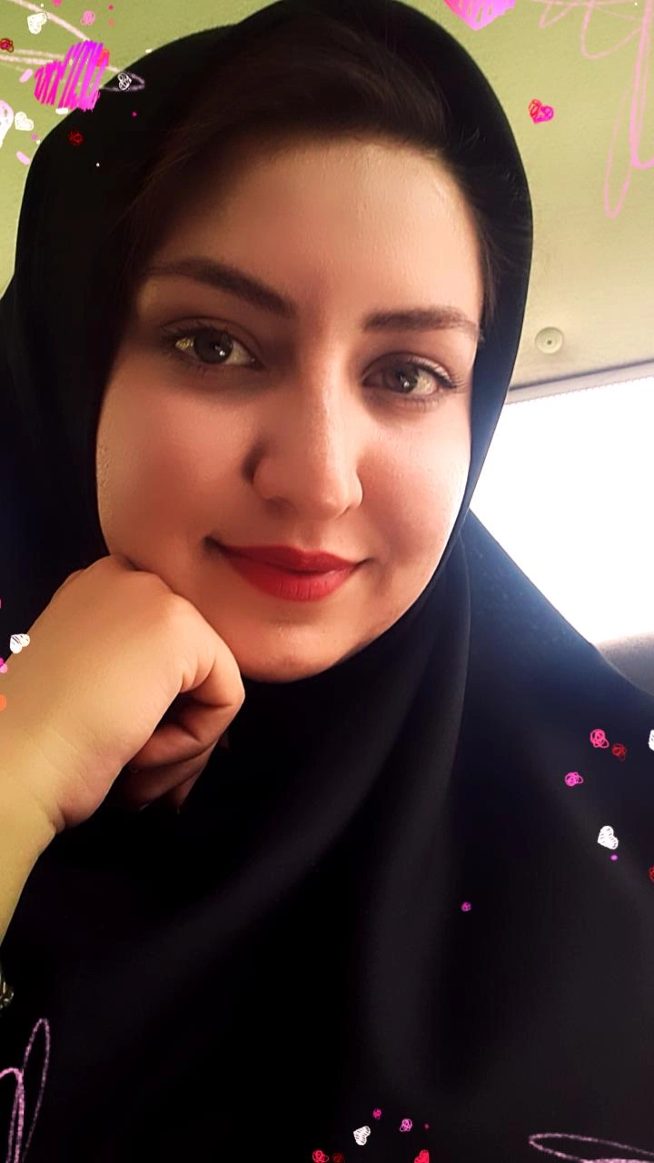 نگار احمدی